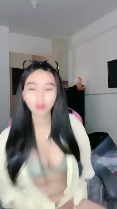 Watch cute live bling bling