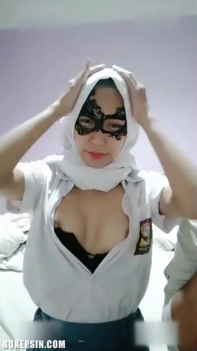 Watch – Bokep Indo SMA Jilbab Putih Ngewe Aplikasi Bling2