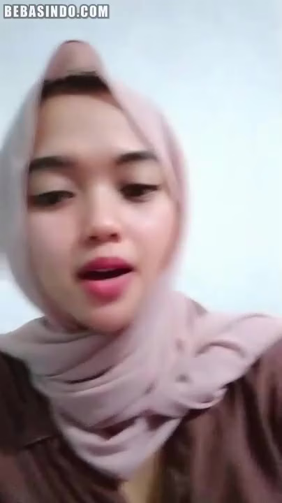 Watch Bokep Ukhti Hijabers Cantik Remas Buah Dada Live