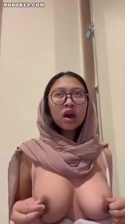 Watch Bokep Indo Hijab Kacamata Buat Konten Colmek