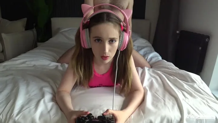 Watch Anny Walker Plays Sucks and Fucks Hard in Gaming
