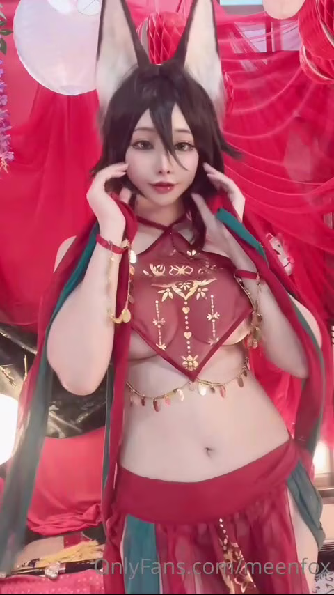 Watch Meenfox Dances in Sultry Honkai Cosplay
