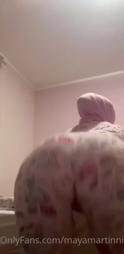 Watch Mayamartinni’s Booty Display on OnlyFans