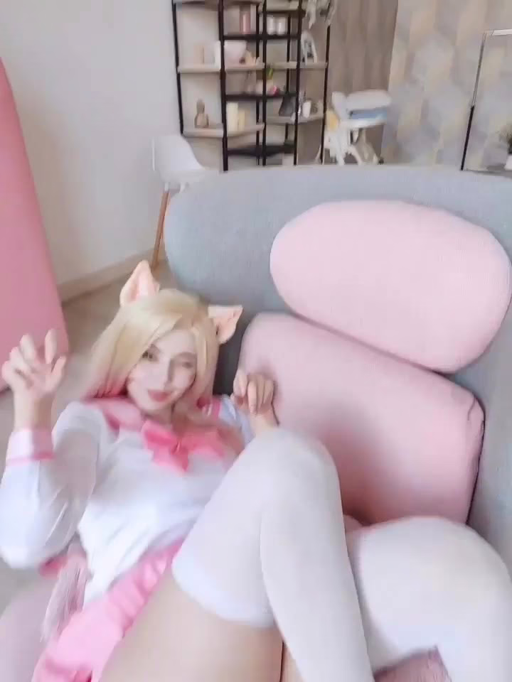 Watch Alina Becker – Ahri Schoolgirl
