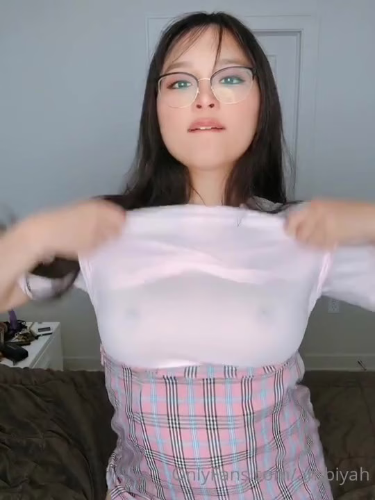 Watch Ambiyah Flaunts Her Body on Onlyfans
