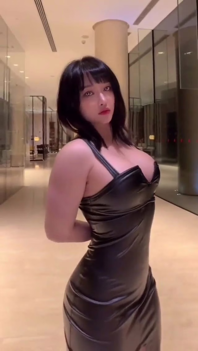 Watch Hitomi Songyuxin’s Latex Boob Video Leaked