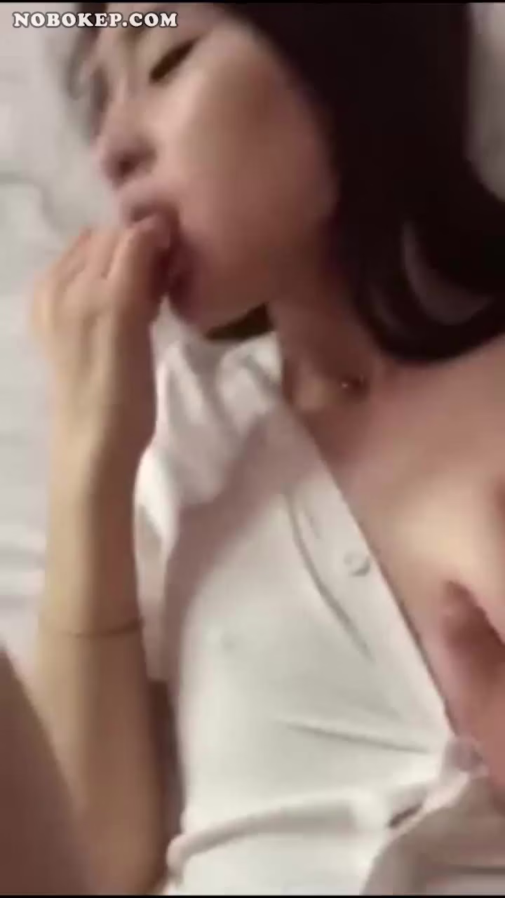 Watch Bokep POV Ngentot Teman Kantor Pakai Kemeja Putih