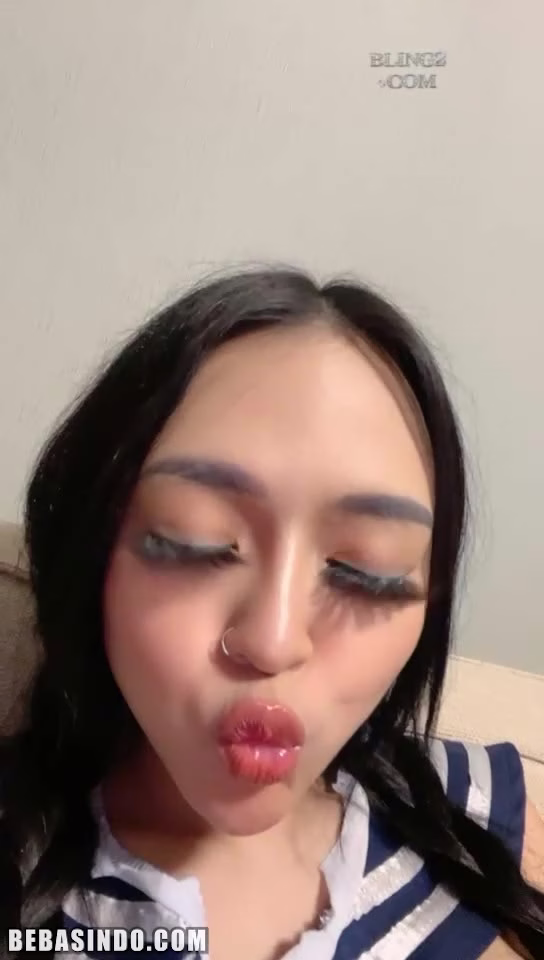 Watch Seragam Sekolah Cosplay on Mango ID
