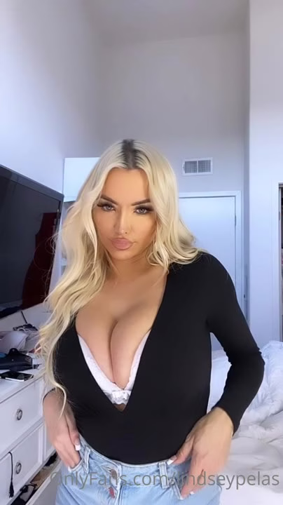 Watch Lindsey Pelas Onlyfans Hot Leaked Video 12