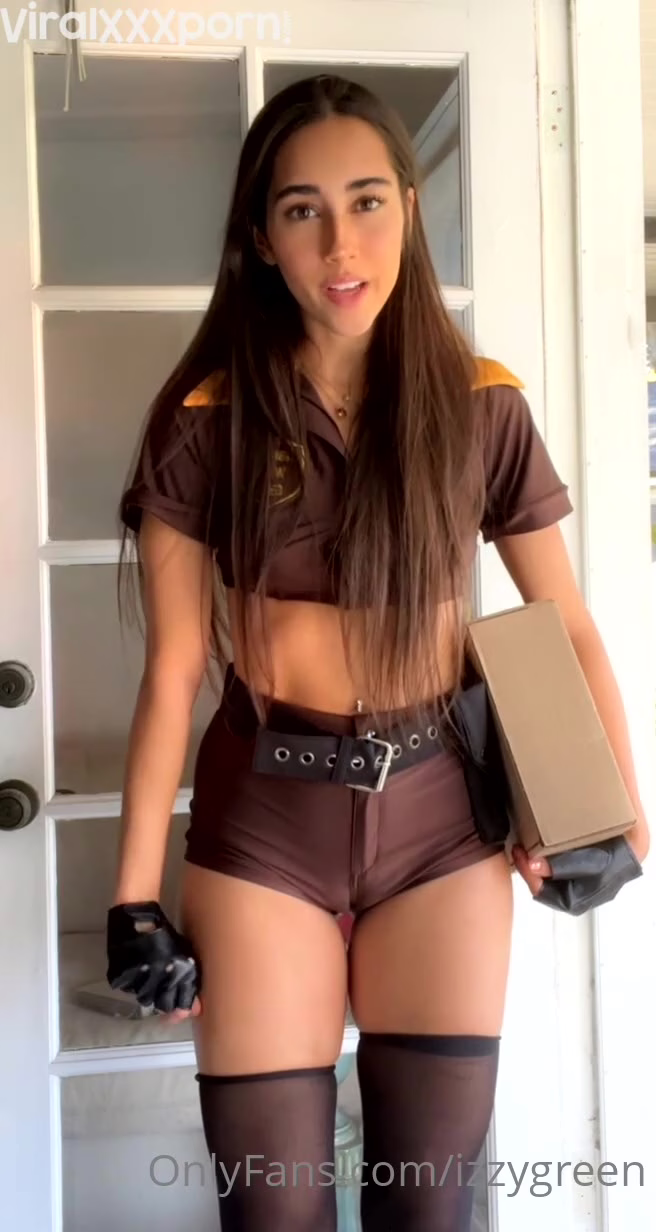 Watch Izzy Green Flashing Her Nude Tits Onlyfans Porn Leak