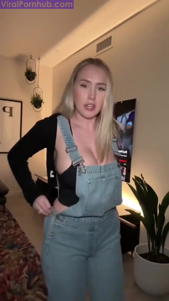 Watch Wettmelons Blonde Babe Exposed Her Bouncy Tits While Try on New Cloths Video