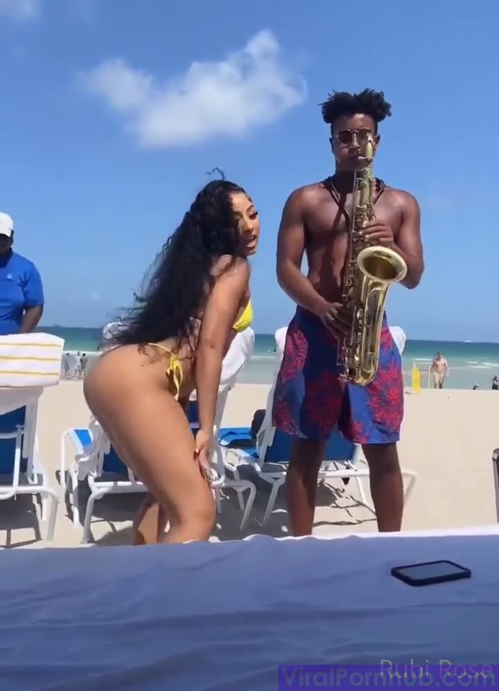 Watch Rubi Rose OnlyFans Outdoor Twerking Porn Video 1