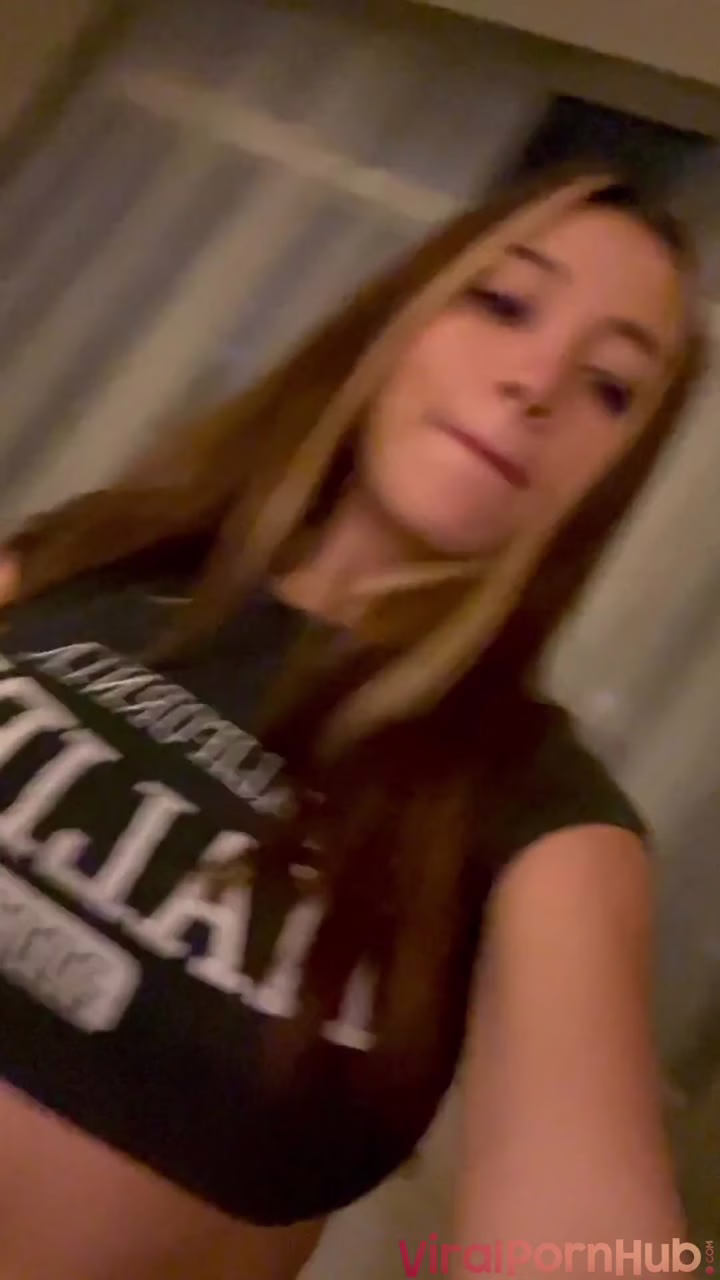 Watch Pandora Kaaki Lifts Up Her Top And Start Rubbing Tits On Pillow While She Twerks Nude Booty Video