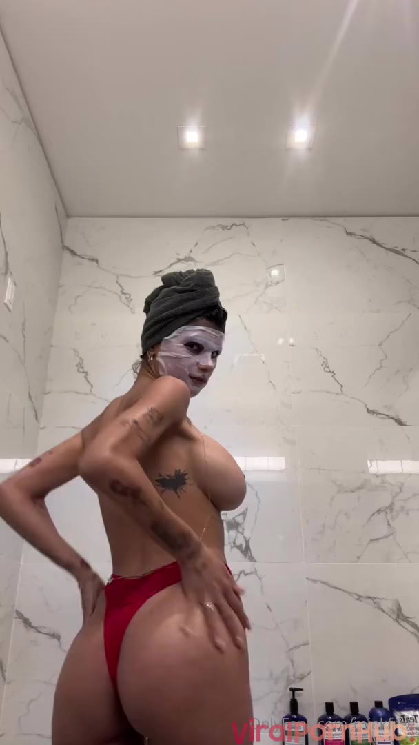 Watch Mia Khalifa Face Mask Nipslip