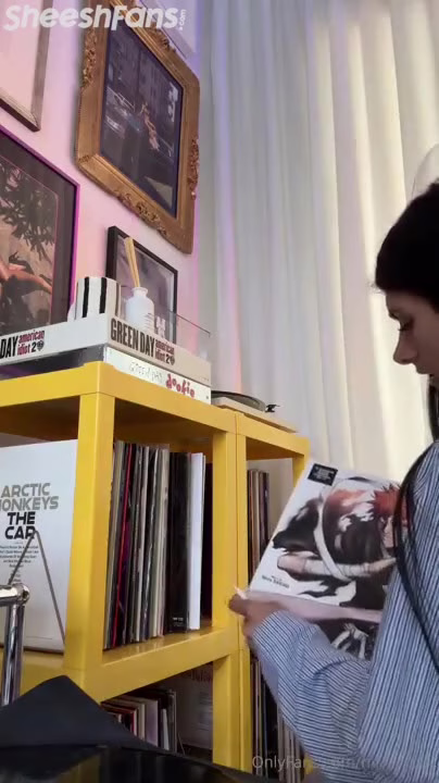 Watch Mia Khalifa Hangout With Bleach Music With Her Bare Tits Out Onlyfans Video