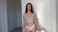Watch Dainty Wilder Masturbates In The Room