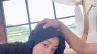 Watch Cewek Hijab Lagi Staycation