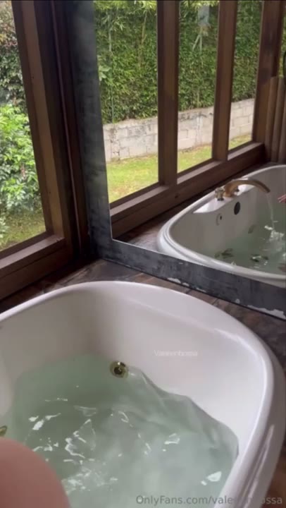 Watch ValeeenBossa Dances Naked In The Bathtub