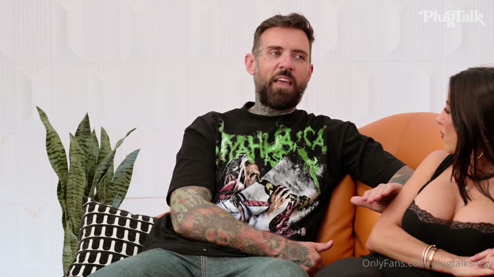 Watch Elizabeth Skylar PlugTalk Threesome With Lena The Plug