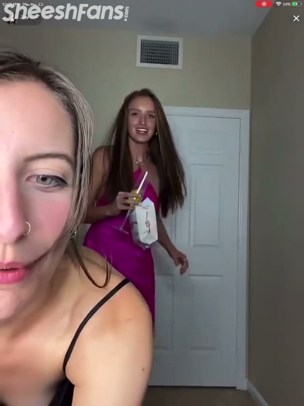 Watch TikTok Influncer With 9k Viewers Got Nip Slipped On Live