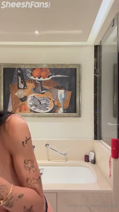 Watch Mia Khalifa Topless Doing Her Daily Chores Onlyfans