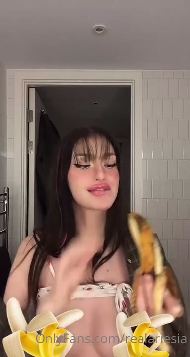 Watch Ari Baby sucking on a banana deep throat